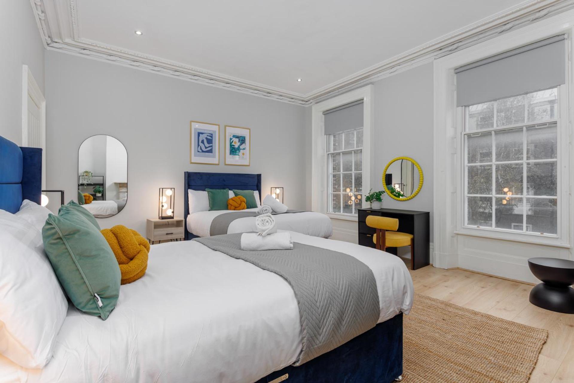 Holiday home Flatzy - Centre Mansion, Sleeps 20, 5 Baths Liverpool