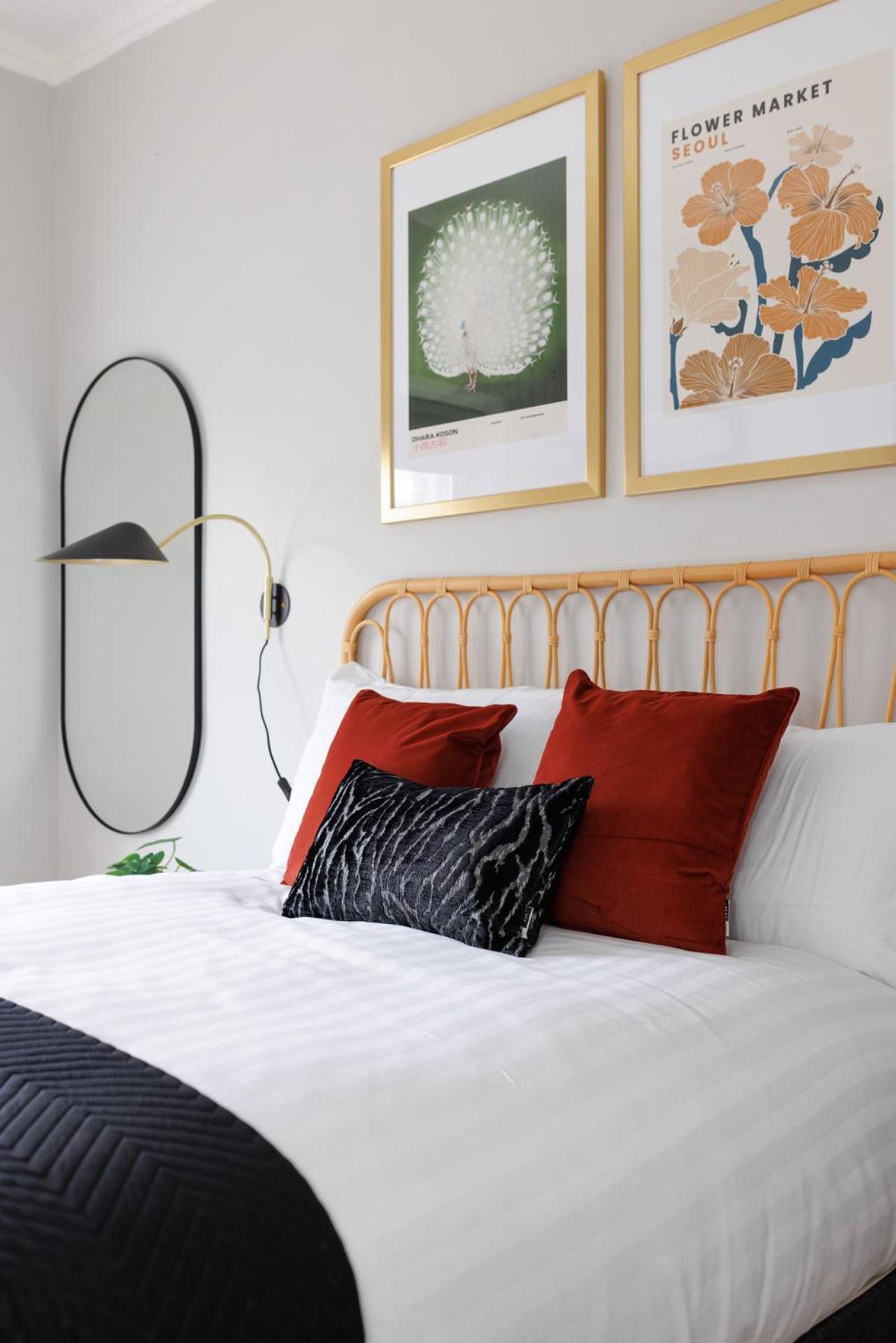 Flatzy - Centre Mansion, Sleeps 20, 5 Baths *